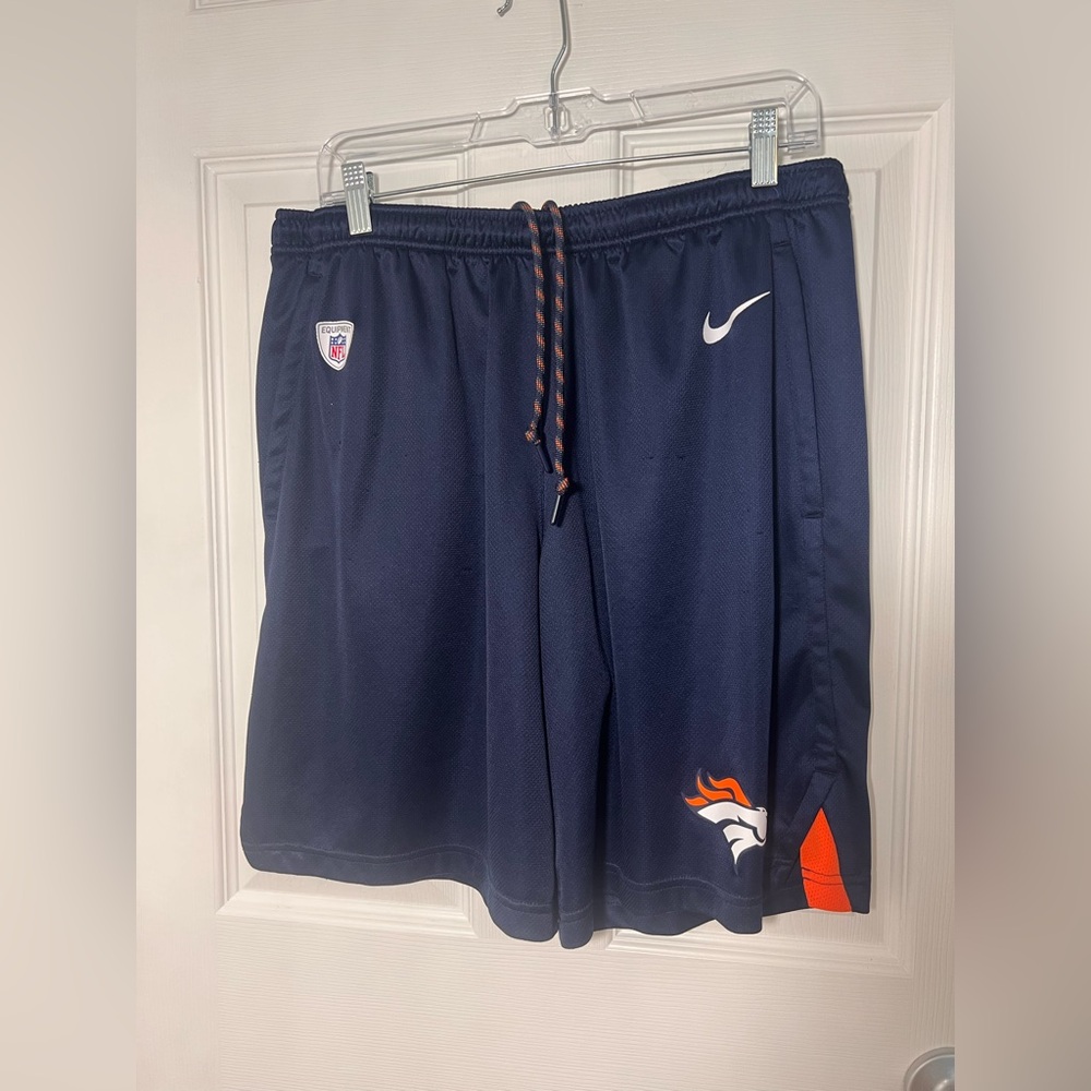 Nike Men's Dark Blue Athletic Shorts. Men’s size large.